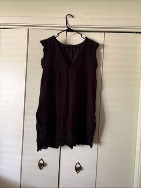 Women's V-Neck Eyelet Sleeveless Dress
